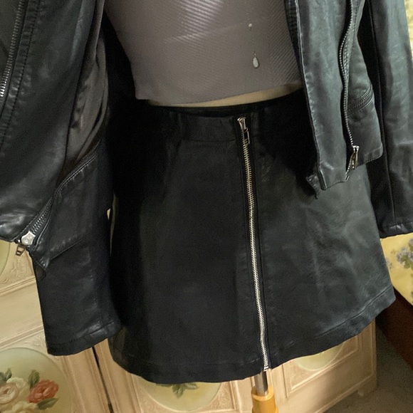 COMME LEATHER SKIRT 💋 - Picture 3 of 7